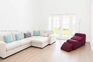 11461 Lakeview Dr, Coral Springs, FL 33071 - Photo 5