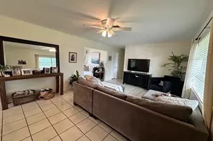 3245 Village Green Dr, Miami, FL 33175 - Photo 9