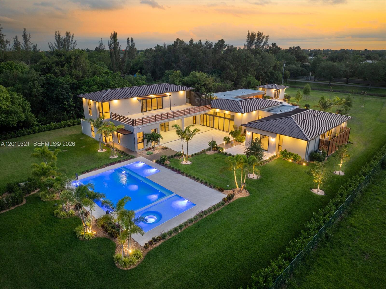 5500 SW 148th Ave main architectural view
