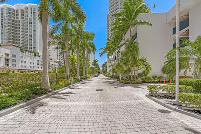 16500 Collins Ave #652, Sunny Isles Beach, FL 33160 - Photo 23