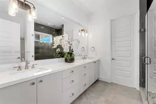 13040 N Bayshore Dr, North Miami, FL 33181 - Photo 43