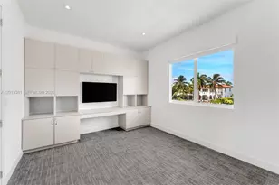 13040 N Bayshore Dr, North Miami, FL 33181 - Photo 45