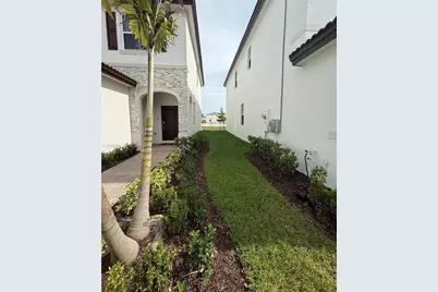 2584 SE 25th Ct, Homestead, FL 33035 - Photo 7