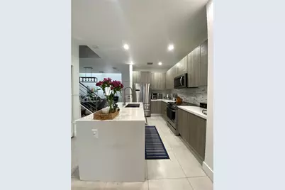 10241 NW 71st Ter, Doral, FL 33178 - Photo 7