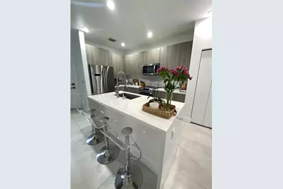 10241 NW 71st Ter, Doral, FL 33178 - Photo 9