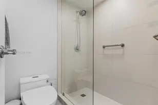 5700 Collins Ave, Miami Beach, FL 33140 - Photo 23