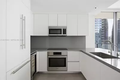 68 SE 6th St #2702, Miami, FL 33131 - Photo 35