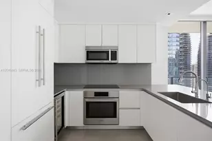 68 SE 6th St, Miami, FL 33131 - Photo 35