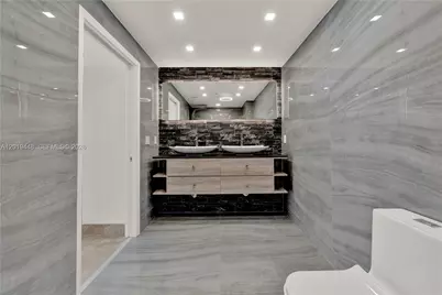 601 NE 36th St #3010, Miami, FL 33137 - Photo 15
