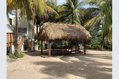 6039 Collins Ave #1221, Miami Beach, FL 33140 - Photo 23