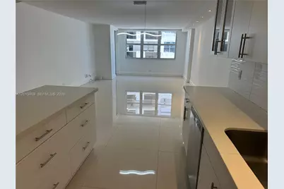 6039 Collins Ave #1221, Miami Beach, FL 33140 - Photo 5