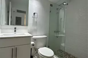6039 Collins Ave, Miami Beach, FL 33140 - Photo 9