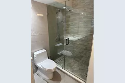 6039 Collins Ave #1221, Miami Beach, FL 33140 - Photo 13