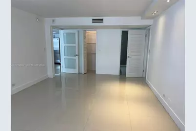 6039 Collins Ave #1221, Miami Beach, FL 33140 - Photo 7