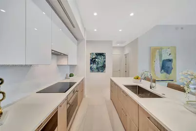 153 N Seabreeze #403, Fort Lauderdale, FL 33304 - Photo 9