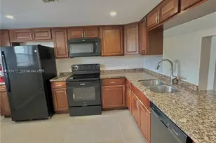 443 NE 195th St, Miami, FL 33179 - Photo 3