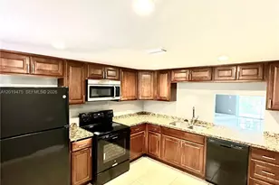 443 NE 195th St, Miami, FL 33179 - Photo 11