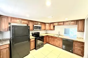 443 NE 195th St, Miami, FL 33179 - Photo 15