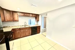 443 NE 195th St, Miami, FL 33179 - Photo 7