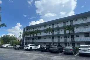 443 NE 195th St, Miami, FL 33179 - Photo 41