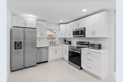 5731 SW 54th Ter, Davie, FL 33314 - Photo 5