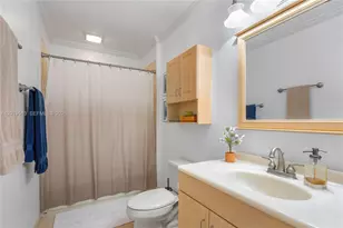 3021 N 72nd Way, Hollywood, FL 33024 - Photo 17