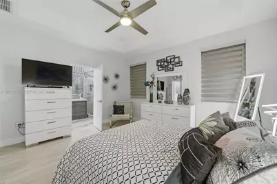 914 SW 151st Pl, Miami, FL 33194 - Photo 15