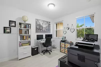 914 SW 151st Pl, Miami, FL 33194 - Photo 11