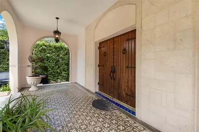 31 NE 46th St, Miami, FL 33137 - Photo 3