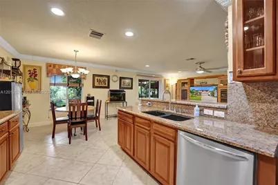 12818 SW 47th St, Miramar, FL 33027 - Photo 9