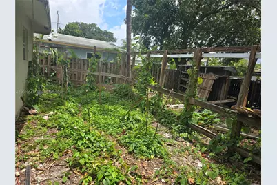 242 NW 7th Ave, Dania Beach, FL 33004 - Photo 23