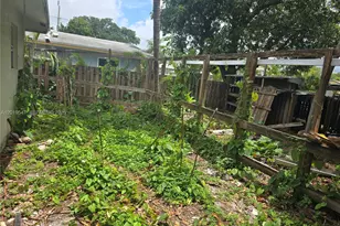 242 NW 7th Ave, Dania Beach, FL 33004 - Photo 23