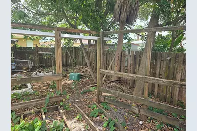242 NW 7th Ave, Dania Beach, FL 33004 - Photo 25