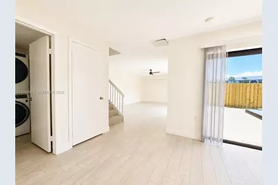 824 Blue Ridge Cir, West Palm Beach, FL 33409 - Photo 3