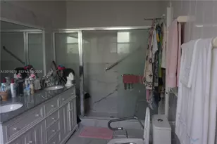 14239 SW 10th St, Miami, FL 33184 - Photo 9