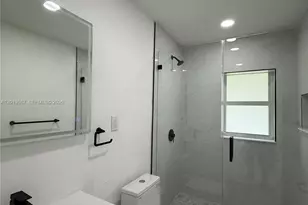 20211 NW 42nd Ave, Miami Gardens, FL 33055 - Photo 31