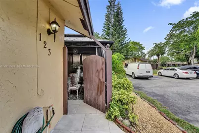 123 Briarwood Cir #2-5, Hollywood, FL 33024 - Photo 19