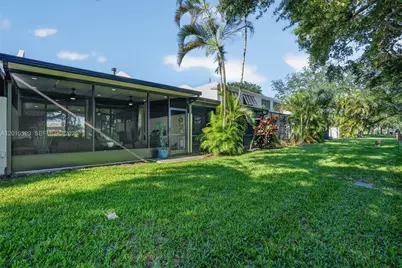 10750 S Golfview Dr, Pembroke Pines, FL 33026 - Photo 37