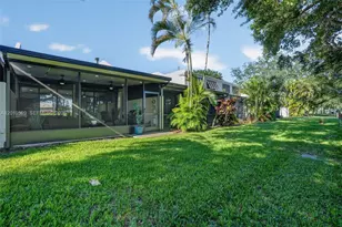 10750 S Golfview Dr, Pembroke Pines, FL 33026 - Photo 37