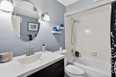10750 S Golfview Dr, Pembroke Pines, FL 33026 - Photo 21