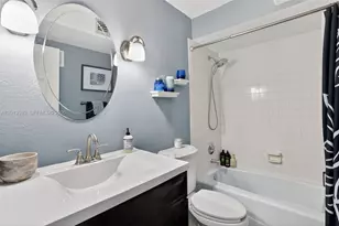 10750 S Golfview Dr, Pembroke Pines, FL 33026 - Photo 21