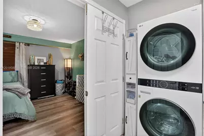 10750 S Golfview Dr, Pembroke Pines, FL 33026 - Photo 29
