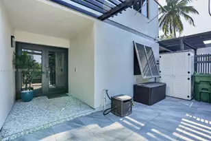 10750 S Golfview Dr, Pembroke Pines, FL 33026 - Photo 3