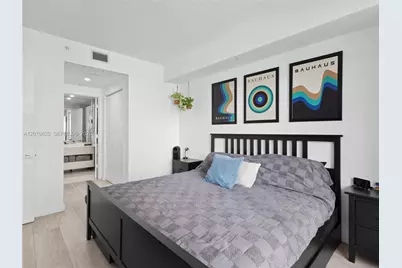 55 SW 9th St #1810, Miami, FL 33130 - Photo 21