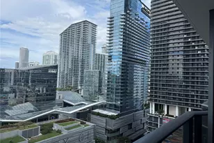 55 SW 9th St, Miami, FL 33130 - Photo 13