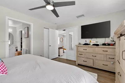 8061 NW 197th St, Hialeah, FL 33015 - Photo 13