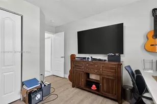 8061 NW 197th St, Hialeah, FL 33015 - Photo 23