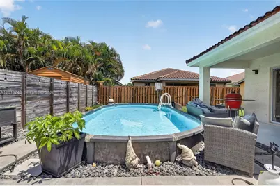 8061 NW 197th St, Hialeah, FL 33015 - Photo 29