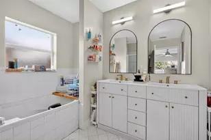 8061 NW 197th St, Hialeah, FL 33015 - Photo 13