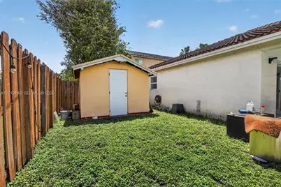 8061 NW 197th St, Hialeah, FL 33015 - Photo 31